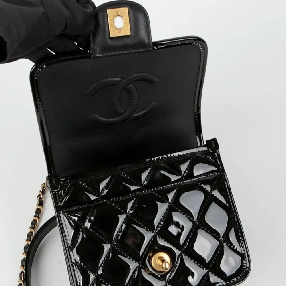 CHANEL details gender